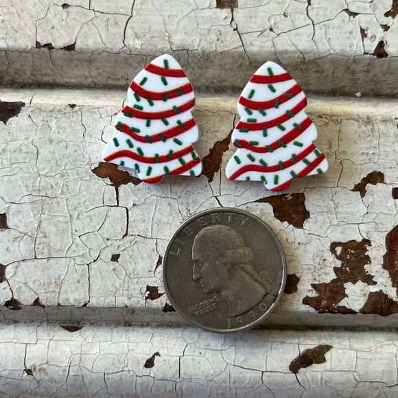 Brand new super ADORABLE Little Debbie Christmas tree inspired earrings … - Picture 3 of 4